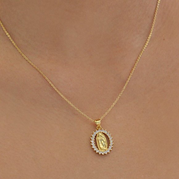 Elegant Virgin Mary 18k Gold Plated Necklace - Picture 2 of 3